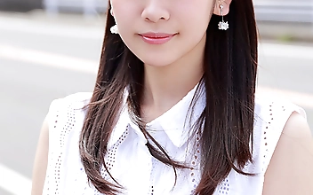 マジックミラー号 都内有数のお嬢様大学に通う高学歴女子大生・しのちゃんに 100の淫語を言わせたら、純白のパンツに染みをつくってしまうのか検証！！ …結果、自らち○ぽを求めてしまうほどに発情、前戯不要な濡れ濡れま○こに生挿入！？