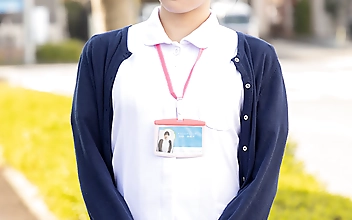 看護師【みゆき】さん 童貞くんを赤面筆おろし…のはずが実は絶倫AV男優 失禁・痙攣お構いなし何度イっても止まらない激ピストンでイカせる！【マジックミラー号25周年記念作品】