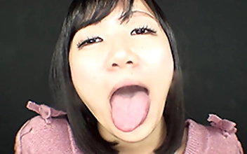星川麻紀ちゃんと口内丸見え濃厚ベロチュウ