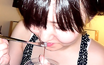 水沢つぐみの白いカス踊る舌苔採取