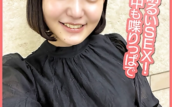 とにかく明るいSEX！Hの最中も喋りっぱで3発中出し！
