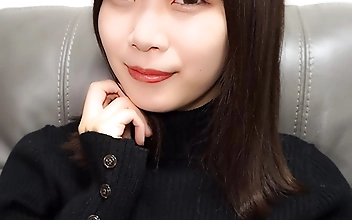 まお（21）：某有名 私大在籍！H大好きなインテリ美女と自宅でハメ撮り。