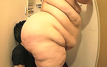 狭い場所での巨女○○○