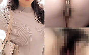 マン毛ぼぅぼぅ！デカ美尻人妻の恥じらいアクメ！