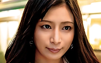カノンさん 32歳 元モデルの黒髪美人 【セレブ奥さま】
