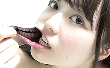 超絶可愛い美女 宮沢ちはるチャンの歯観察＆乳首に唾垂らし→乳首オナニー！！！