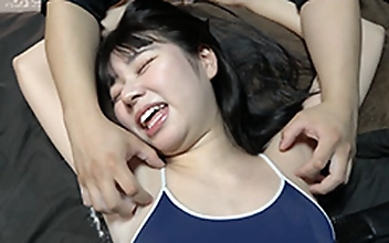 「ベビーパウダーで素肌にソフトくすぐり地獄！ ソフト責めが弱いりょうちゃんはパウダー責めで悶絶！」WAKA-048 月美りょう（5）