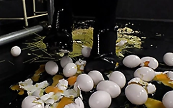 踏み潰し！クラッシュ～粉砕 レッグフェティッシュ 結愛