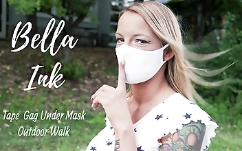 マスクの下はテープギャグ！ベラ・インクとお散歩 Bella Ink Tape Gag Under Mask Outdoor Walk