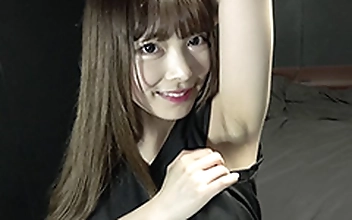 人気女優 蘭々チャンの超接写でアナル・脇観察プレイ！