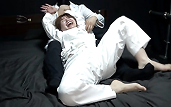 「くすぐり護衛術！？ くすぐりで無力化される道着姿なののかちゃん！」WAKA-050 有加里ののか（4）